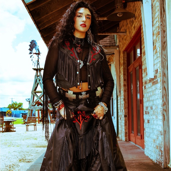 Meet your Posher, Tori - Picture 1 of 1